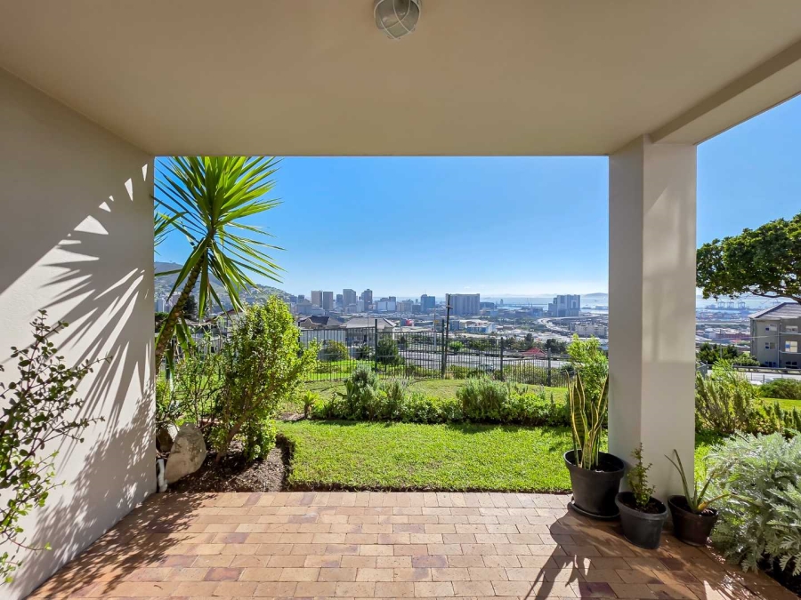 2 Bedroom Property for Sale in Vredehoek Western Cape
